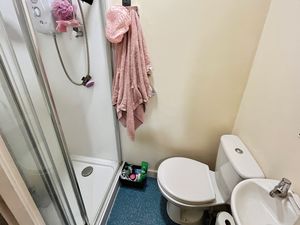 Shower room- click for photo gallery